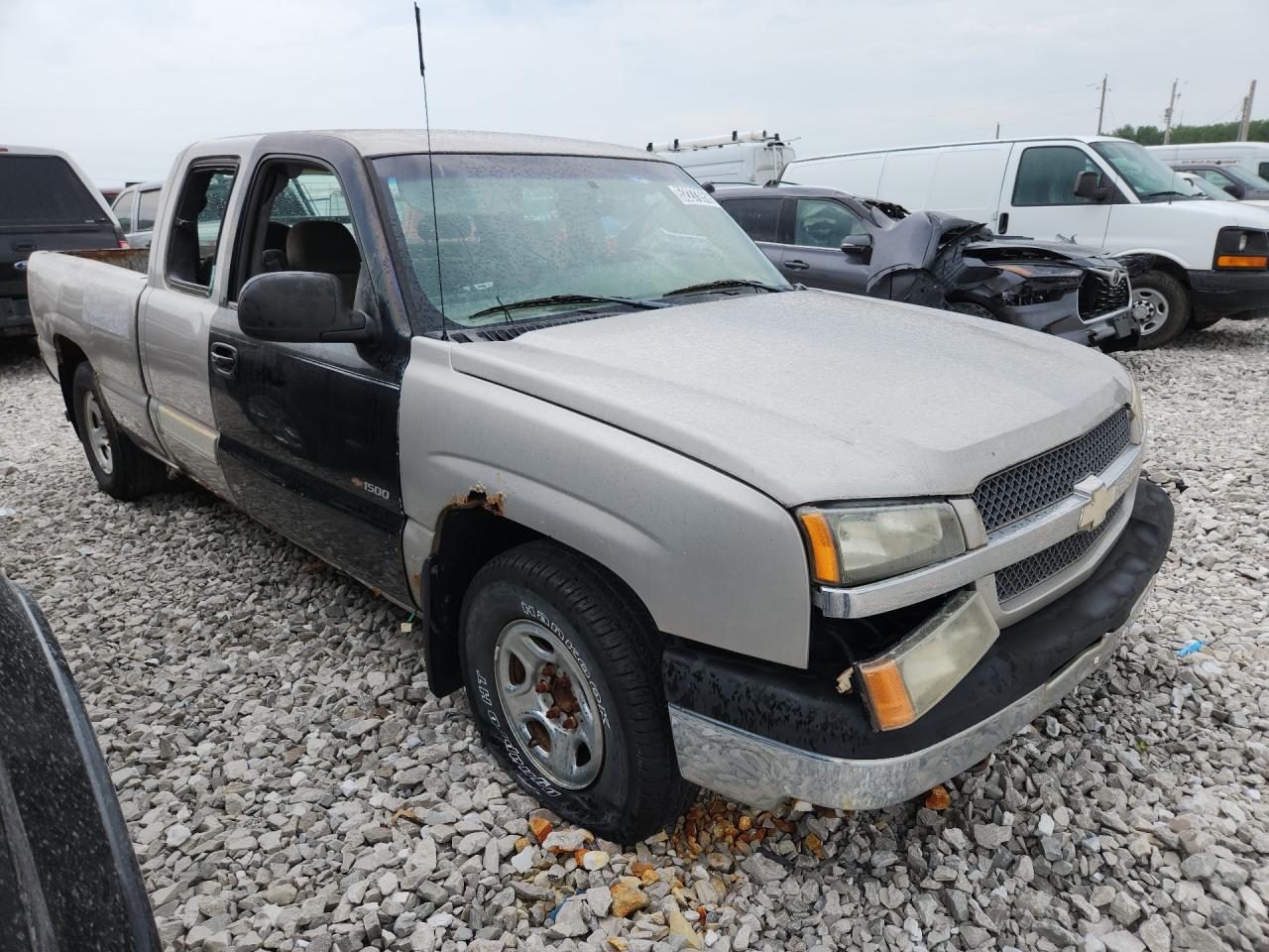 2004 Chevrolet Silverado C1500 Silver vin: 2GCEC19V141373981 Damage: Right Rear Window, Missing, Replacement Required