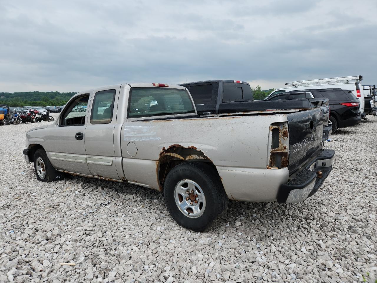 2004 Chevrolet Silverado C1500 Silver vin: 2GCEC19V141373981 Damage: Left Rocker Panel, Rust, Severe Damage