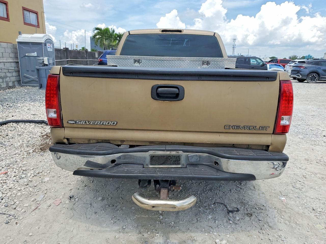 2001 Chevrolet Silverado C1500 Желто-коричневый vin: 2GCEC19V211121555