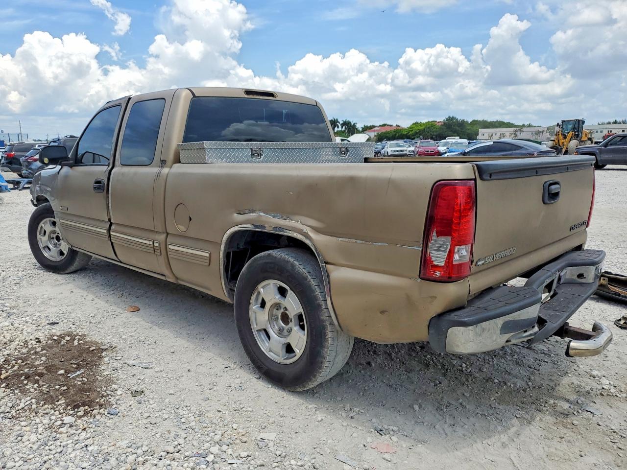 2001 Chevrolet Silverado C1500 Желто-коричневый vin: 2GCEC19V211121555