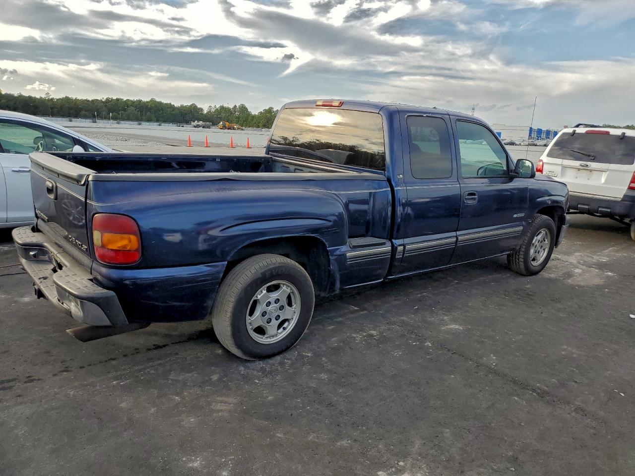 2001 Chevrolet Silverado C1500 Blue vin: 2GCEC19V311166908