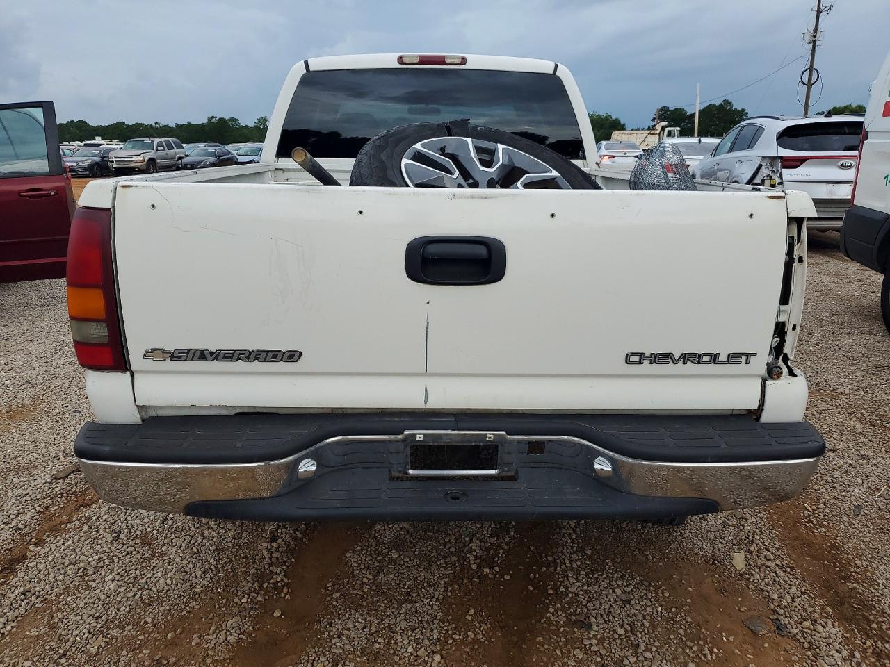 2001 Chevrolet Silverado C1500 White vin: 2GCEC19V311182400