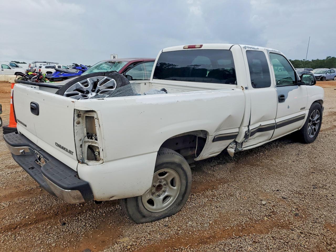 2001 Chevrolet Silverado C1500 White vin: 2GCEC19V311182400