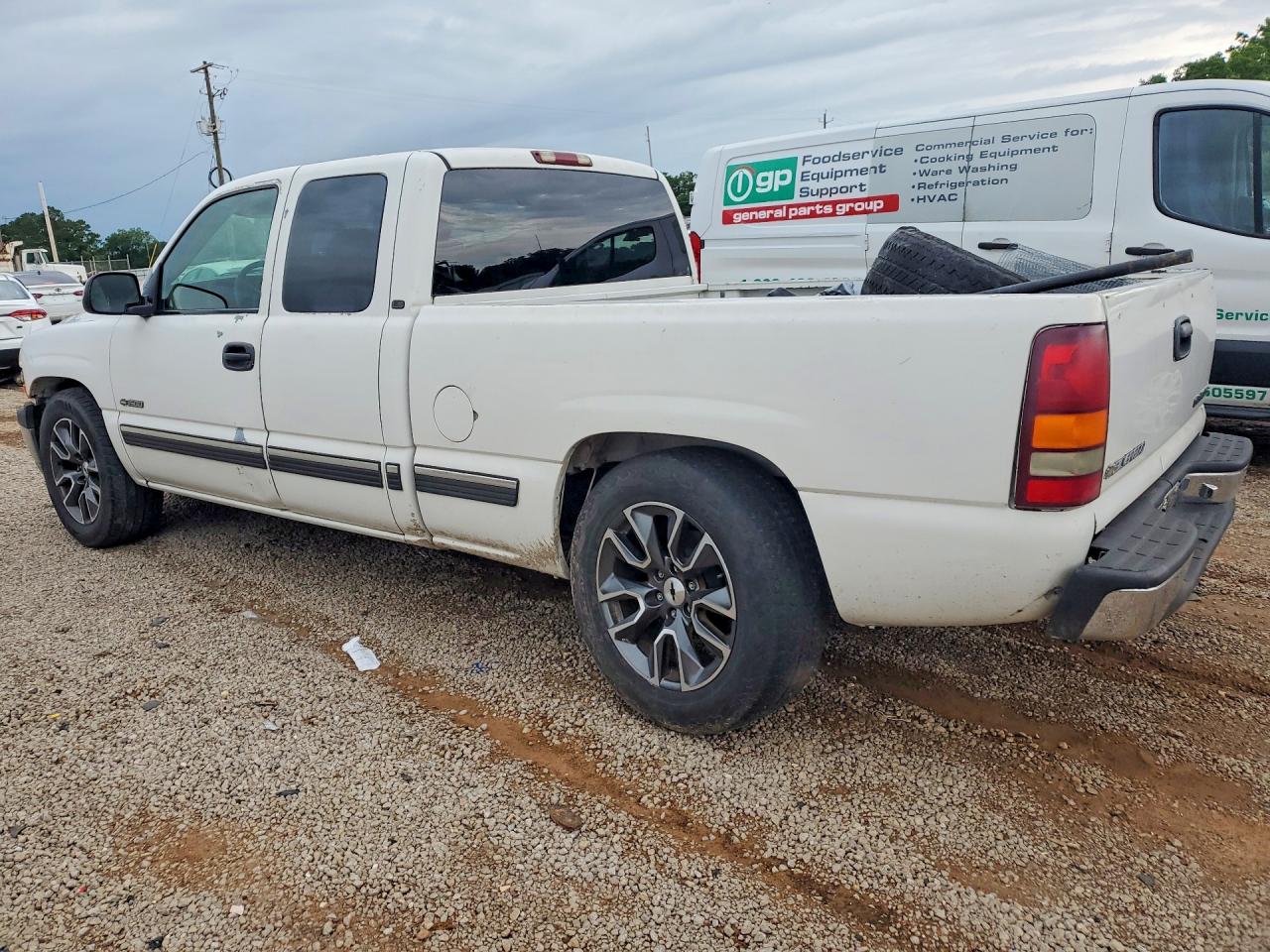2001 Chevrolet Silverado C1500 White vin: 2GCEC19V311182400