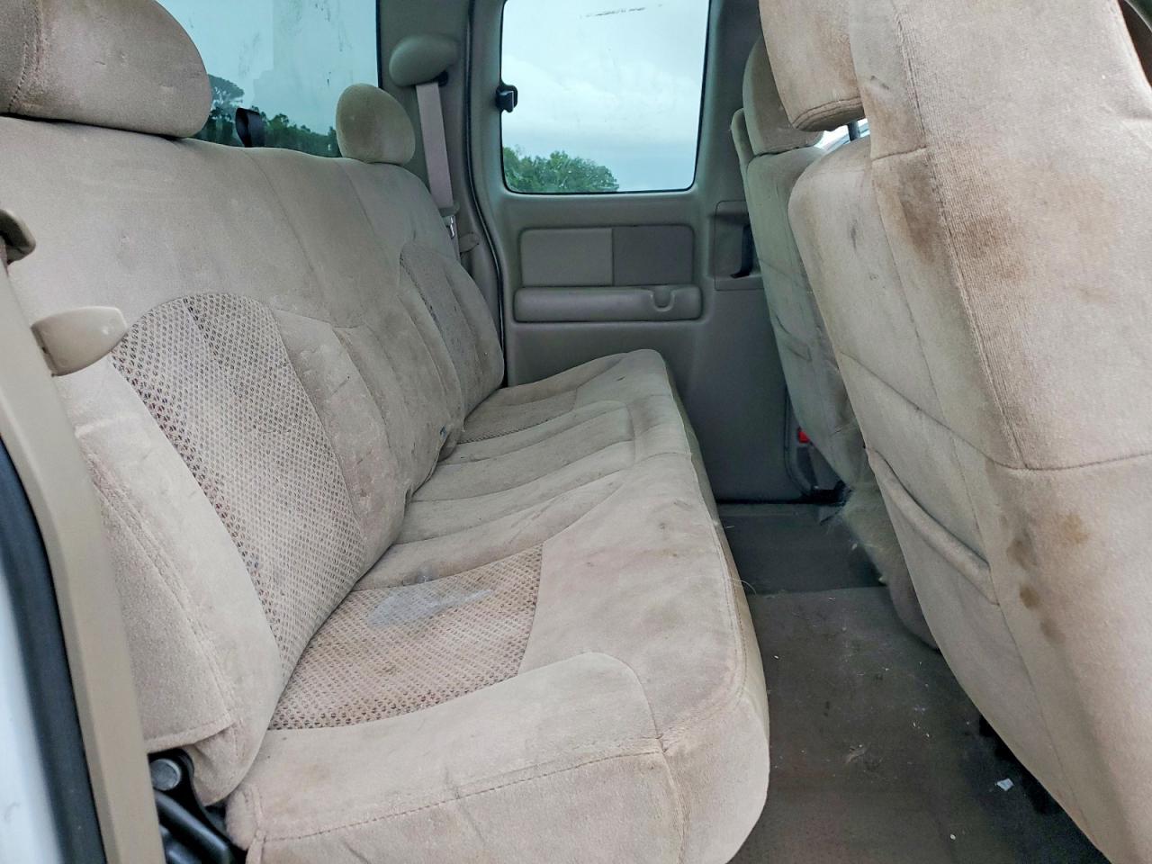 2001 Chevrolet Silverado C1500 White vin: 2GCEC19V311182400