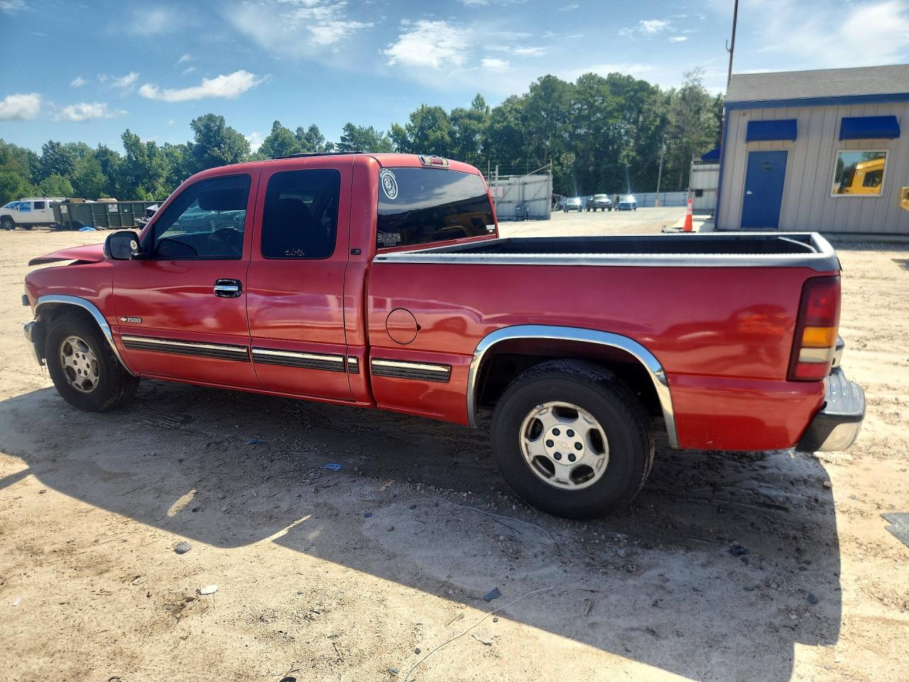 2002 Chevrolet Silverado C1500 Red vin: 2GCEC19V321267979