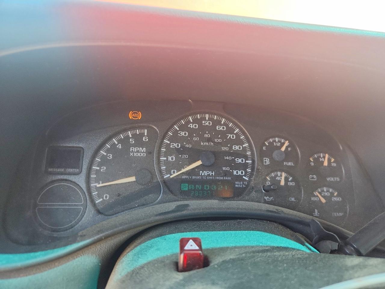 2002 Chevrolet Silverado C1500 Red vin: 2GCEC19V321267979