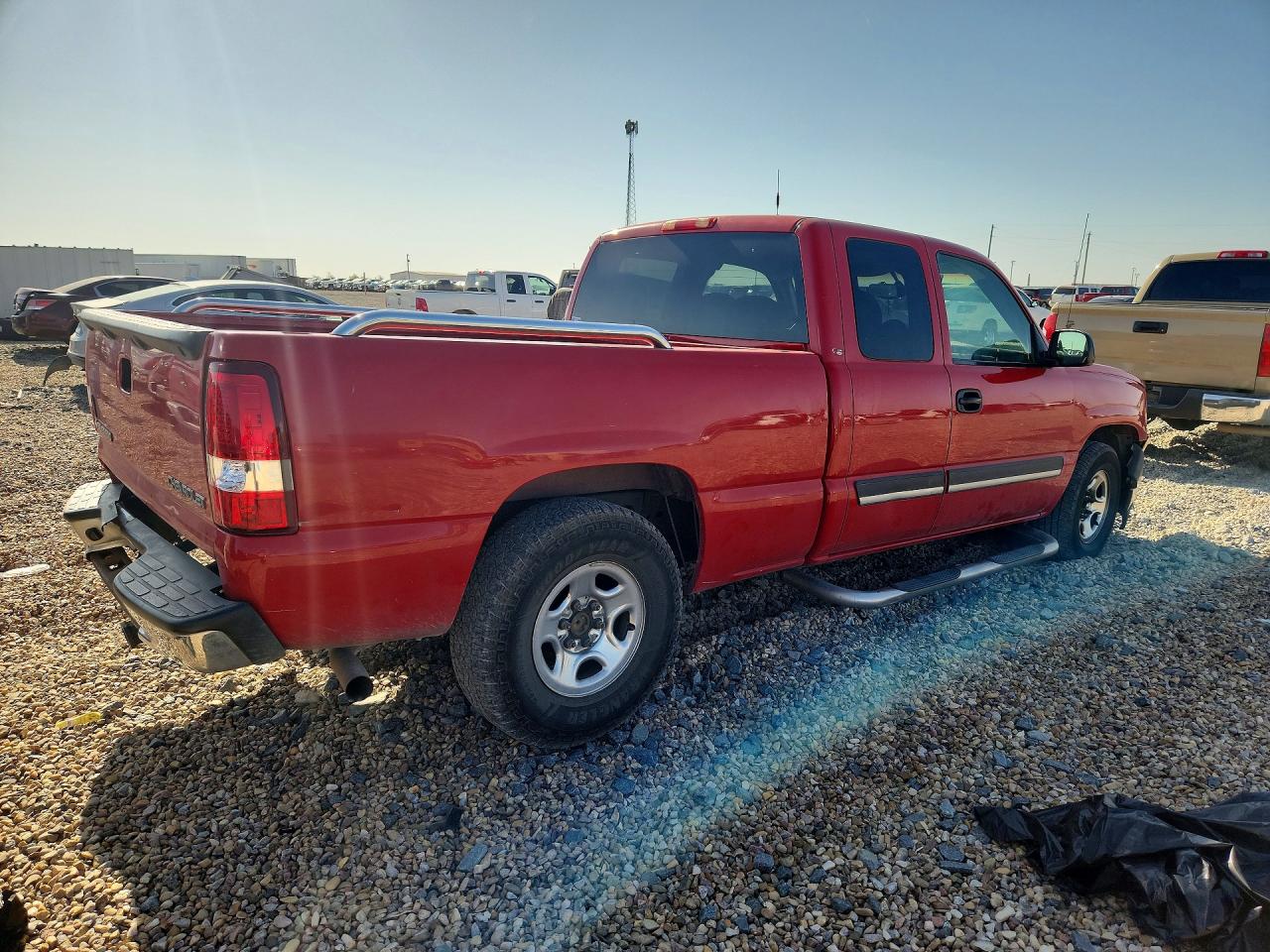 2003 Chevrolet Silverado C1500 Red vin: 2GCEC19V331315031