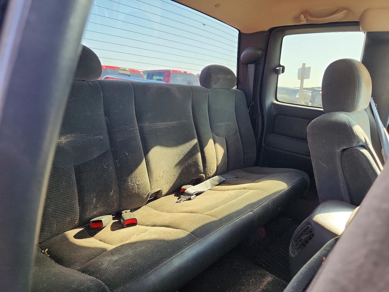 2003 Chevrolet Silverado C1500 Red vin: 2GCEC19V331315031