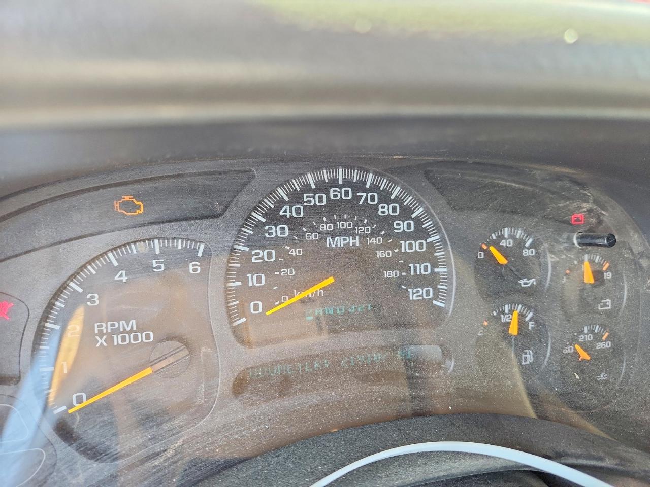2003 Chevrolet Silverado C1500 Red vin: 2GCEC19V331315031