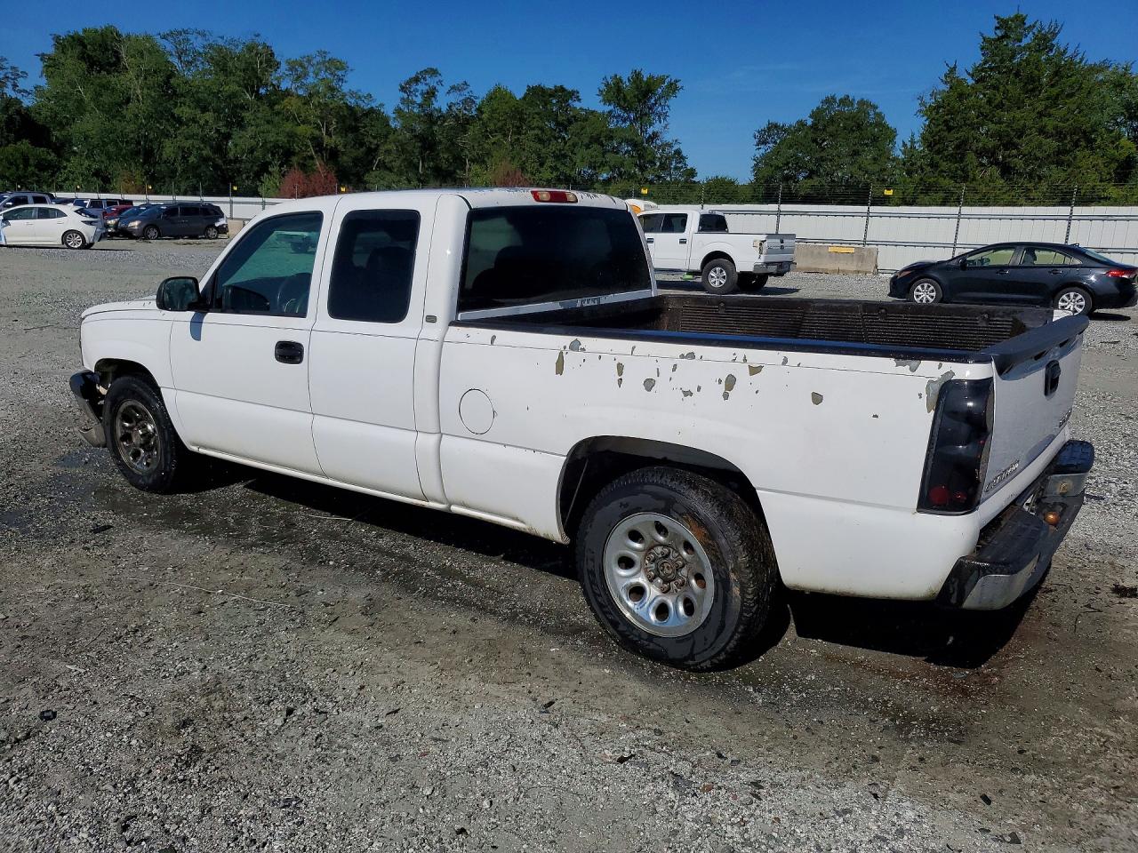 2005 Chevrolet Silverado C1500 White vin: 2GCEC19V351369951
