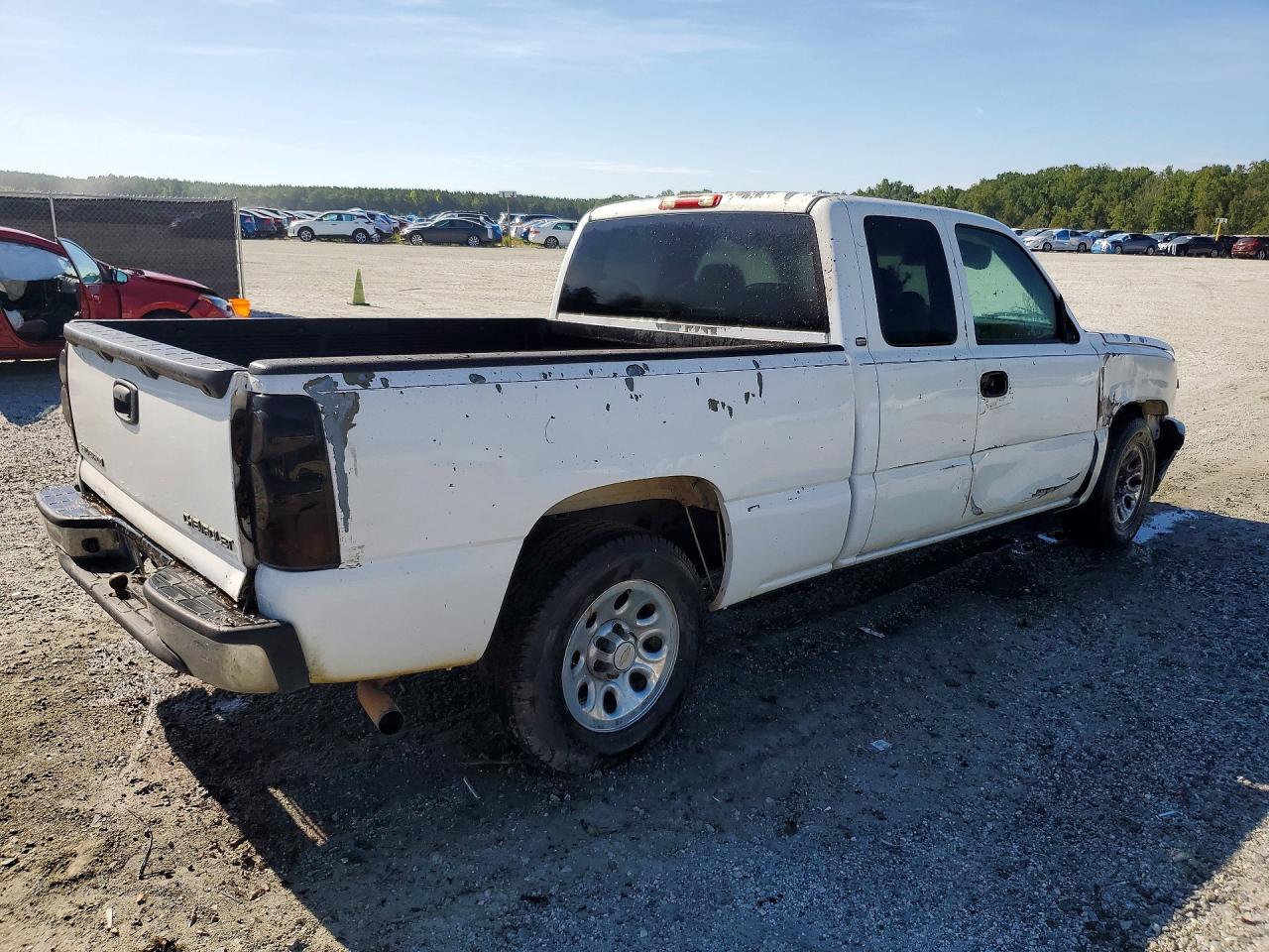 2005 Chevrolet Silverado C1500 White vin: 2GCEC19V351369951