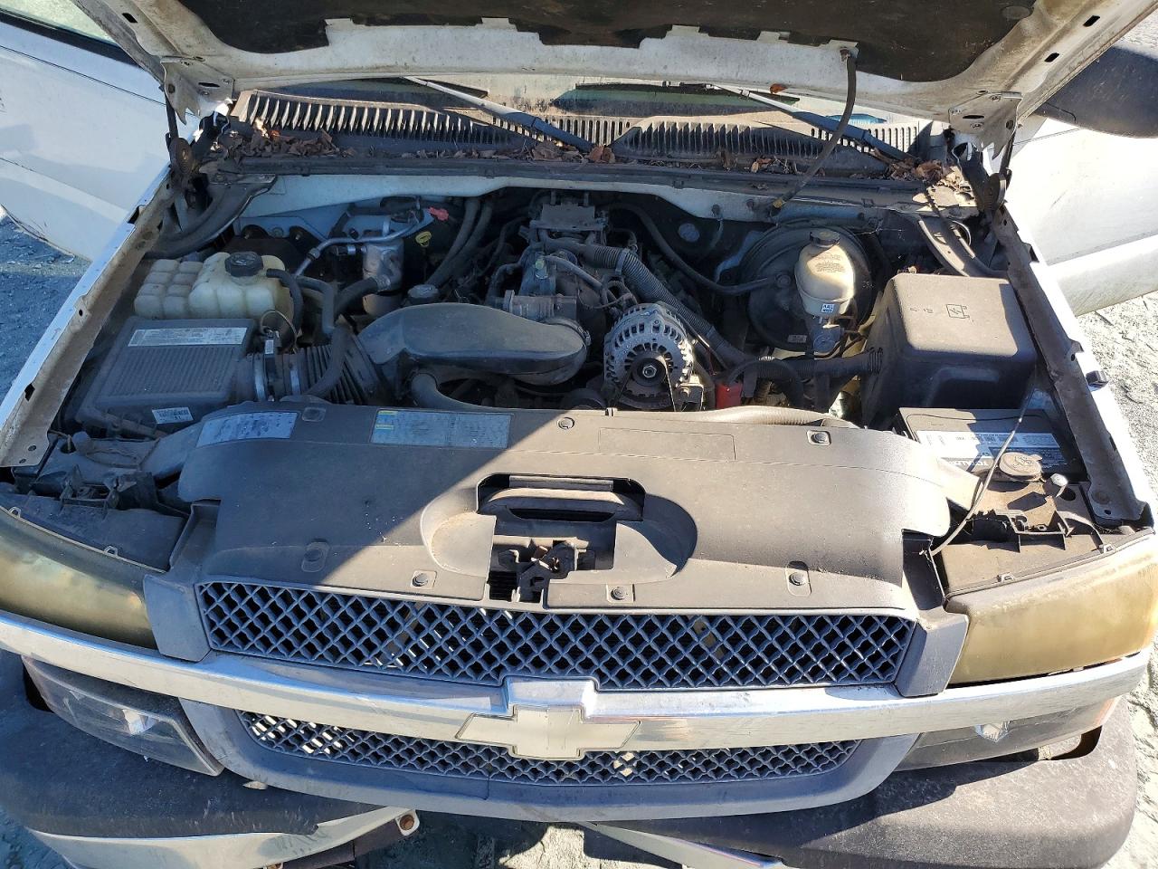 2005 Chevrolet Silverado C1500 White vin: 2GCEC19V351369951