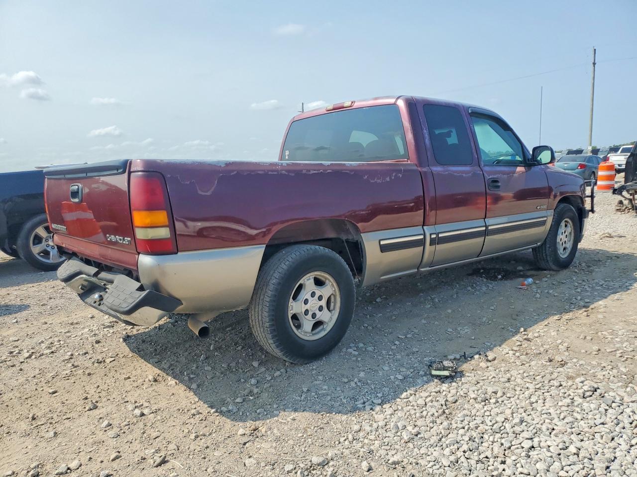 2000 Chevrolet Silverado C1500 Maroon vin: 2GCEC19V3Y1135720