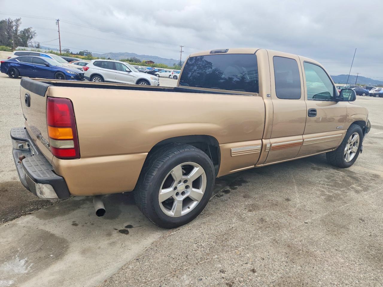 2001 Chevrolet Silverado C1500 Tan vin: 2GCEC19V411239266