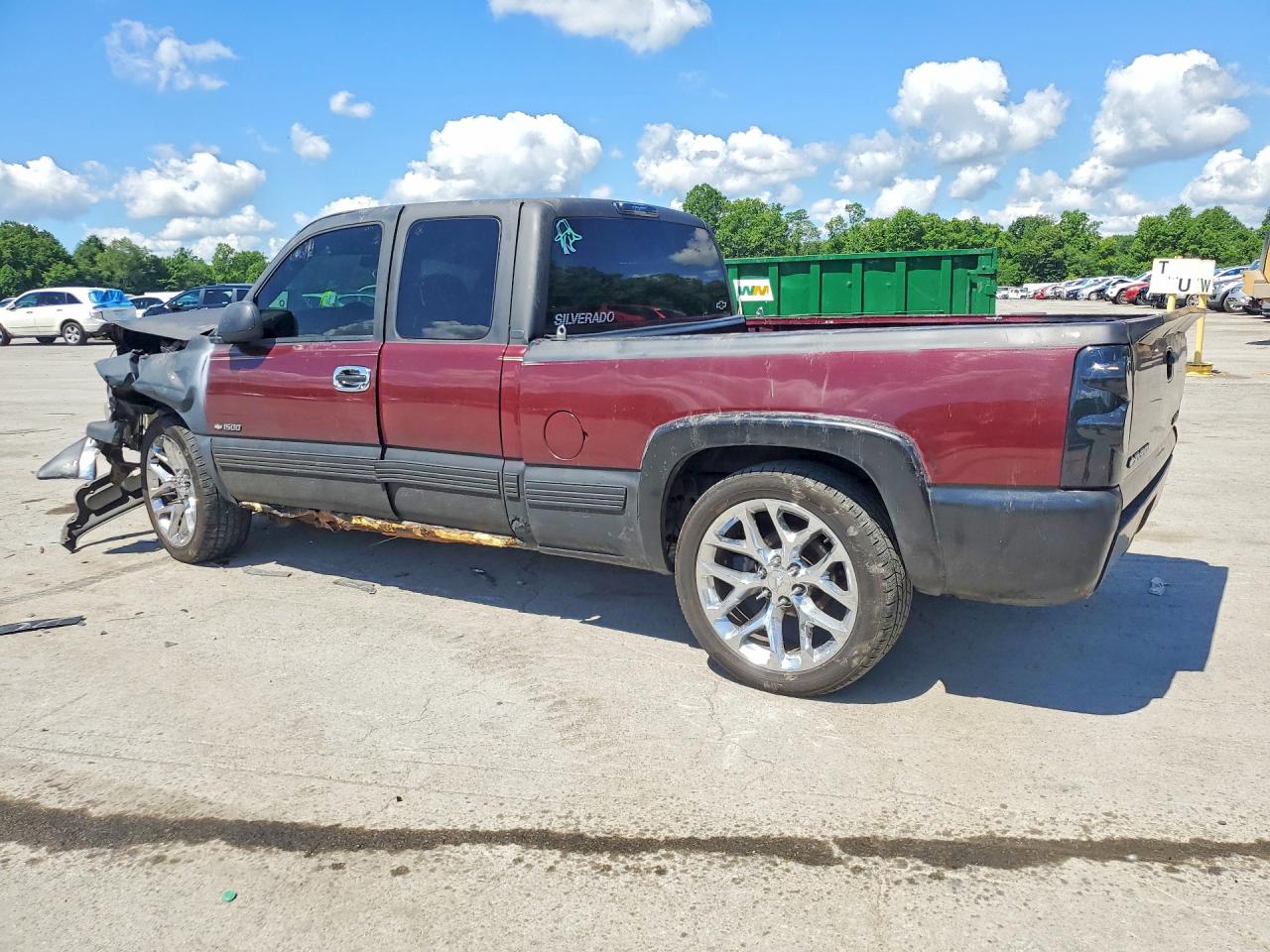 2002 Chevrolet Silverado C1500 Red vin: 2GCEC19V421157457