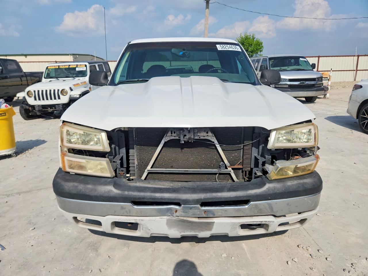 2003 Chevrolet Silverado C1500 White vin: 2GCEC19V431118319