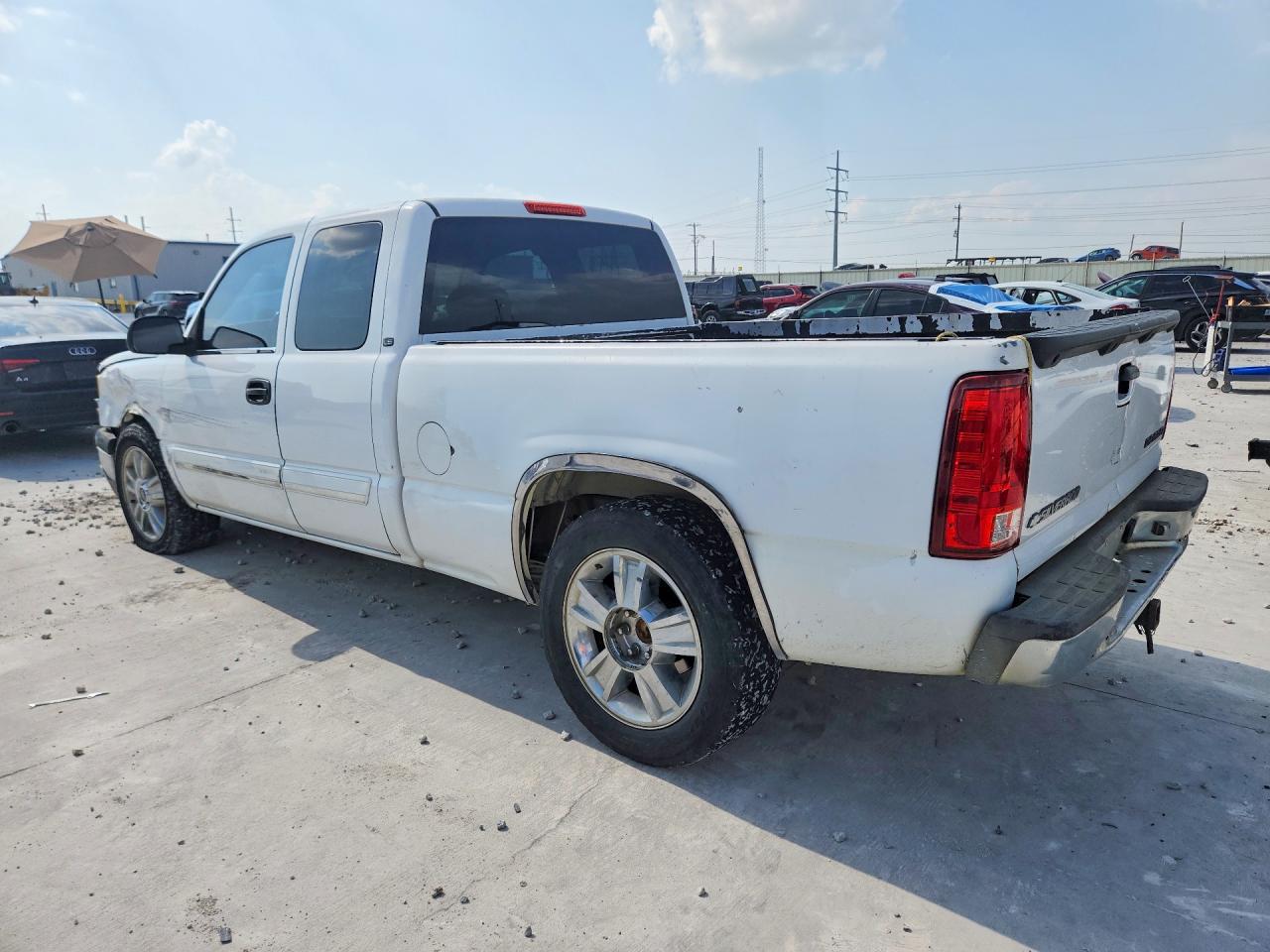2003 Chevrolet Silverado C1500 White vin: 2GCEC19V431118319