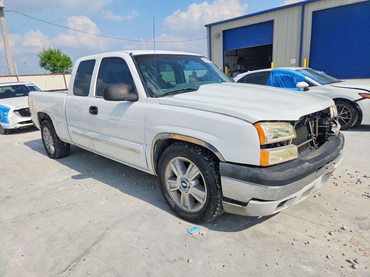 2003 Chevrolet Silverado C1500 White vin: 2GCEC19V431118319