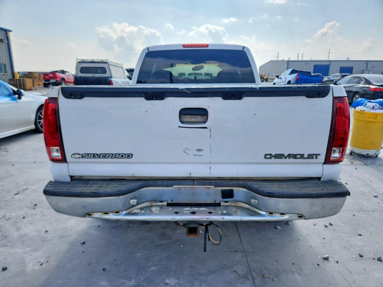 2003 Chevrolet Silverado C1500 White vin: 2GCEC19V431118319