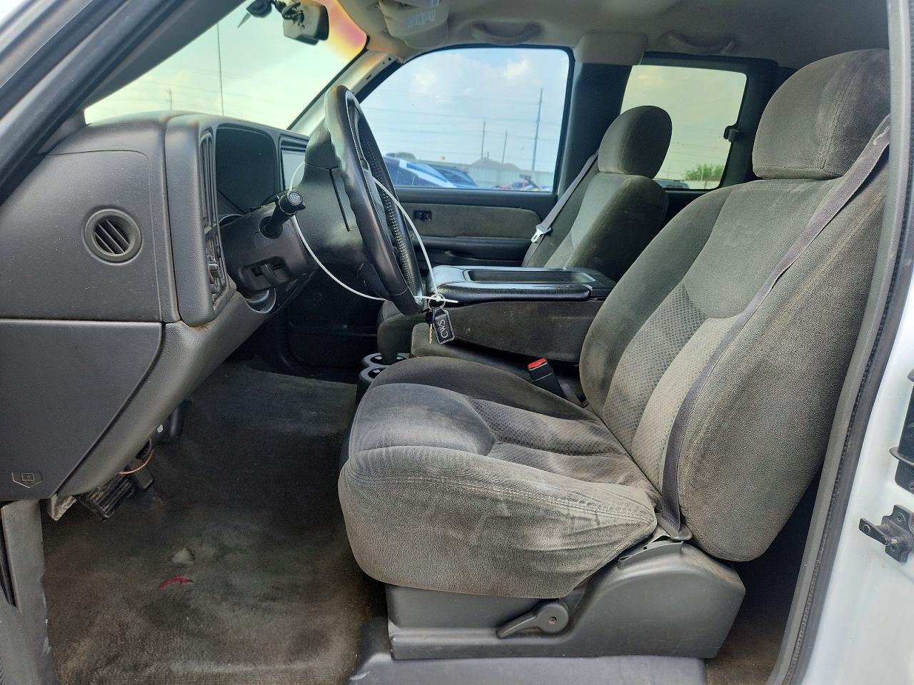 2003 Chevrolet Silverado C1500 White vin: 2GCEC19V431118319