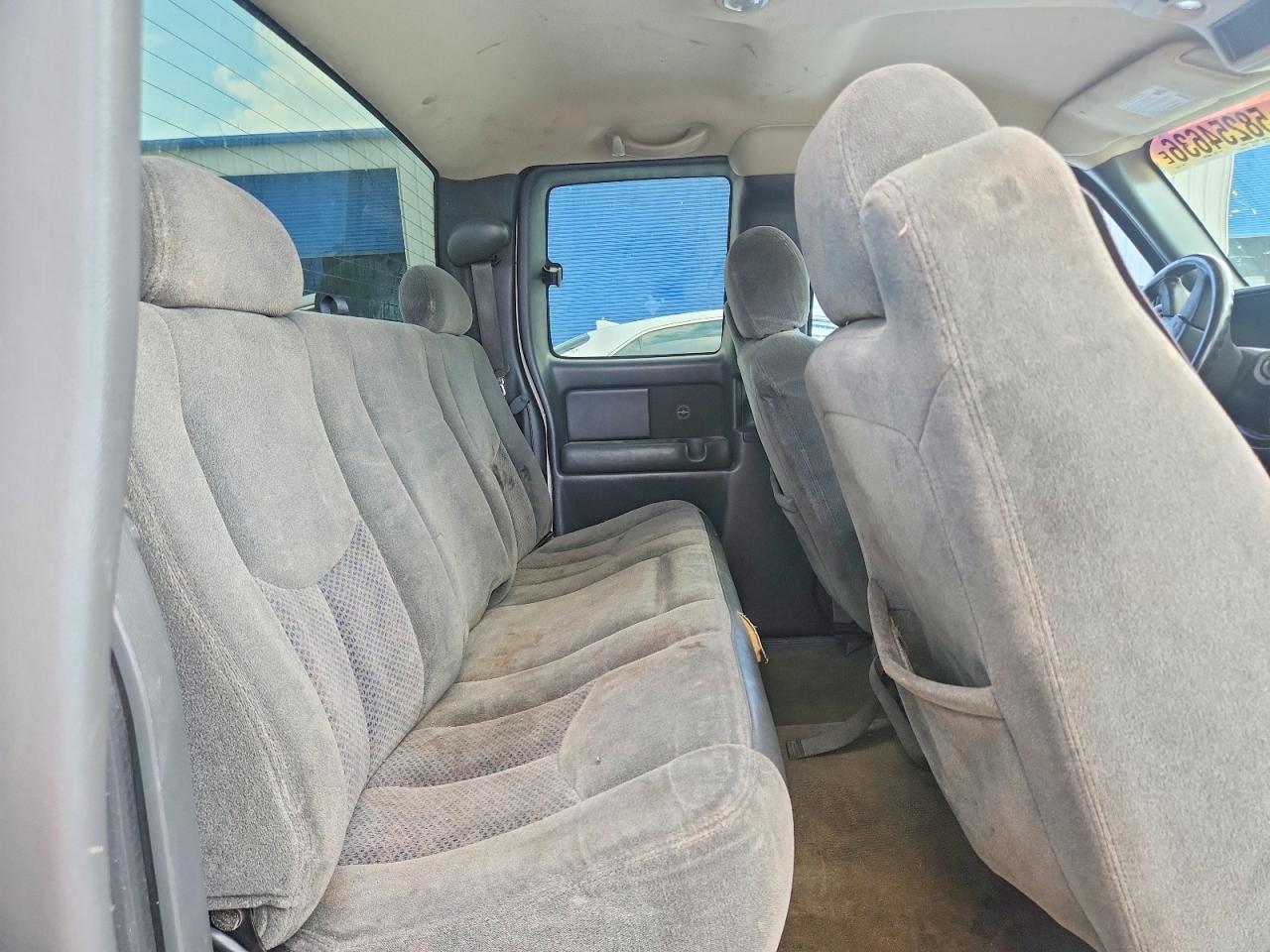 2003 Chevrolet Silverado C1500 White vin: 2GCEC19V431118319