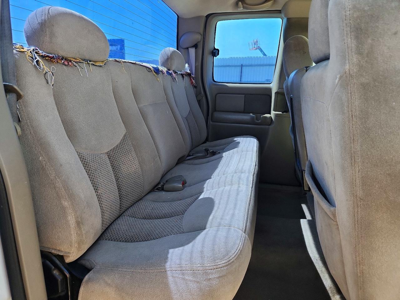 2003 Chevrolet Silverado C1500 White vin: 2GCEC19V431122192