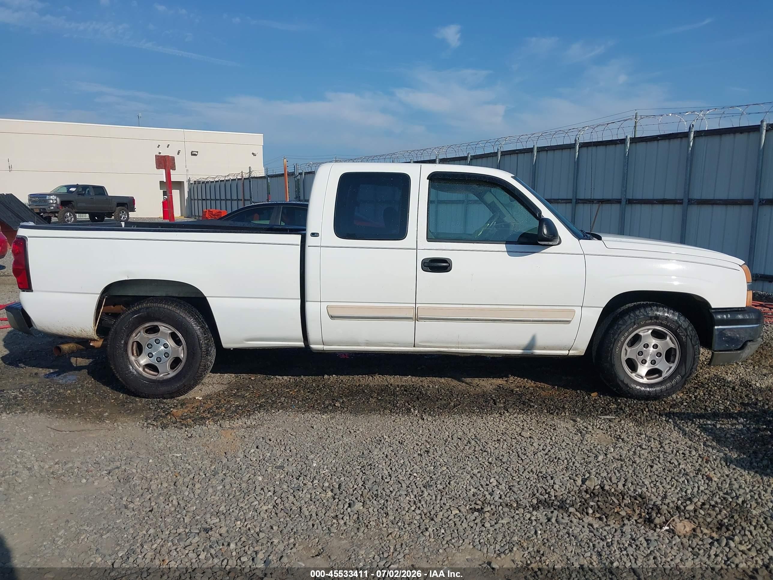 2004 Chevrolet Silverado 1500 Ls White vin: 2GCEC19V441100646