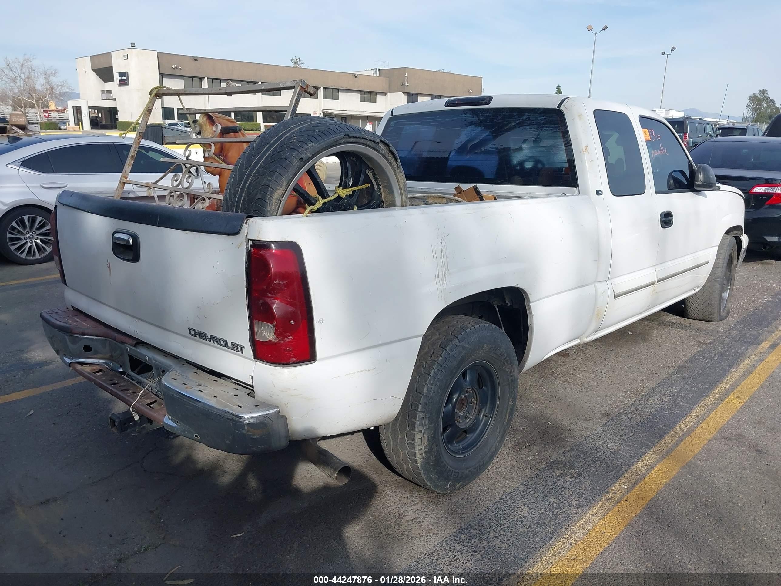 2004 Chevrolet Silverado 1500 Ls Белый vin: 2GCEC19V441105572