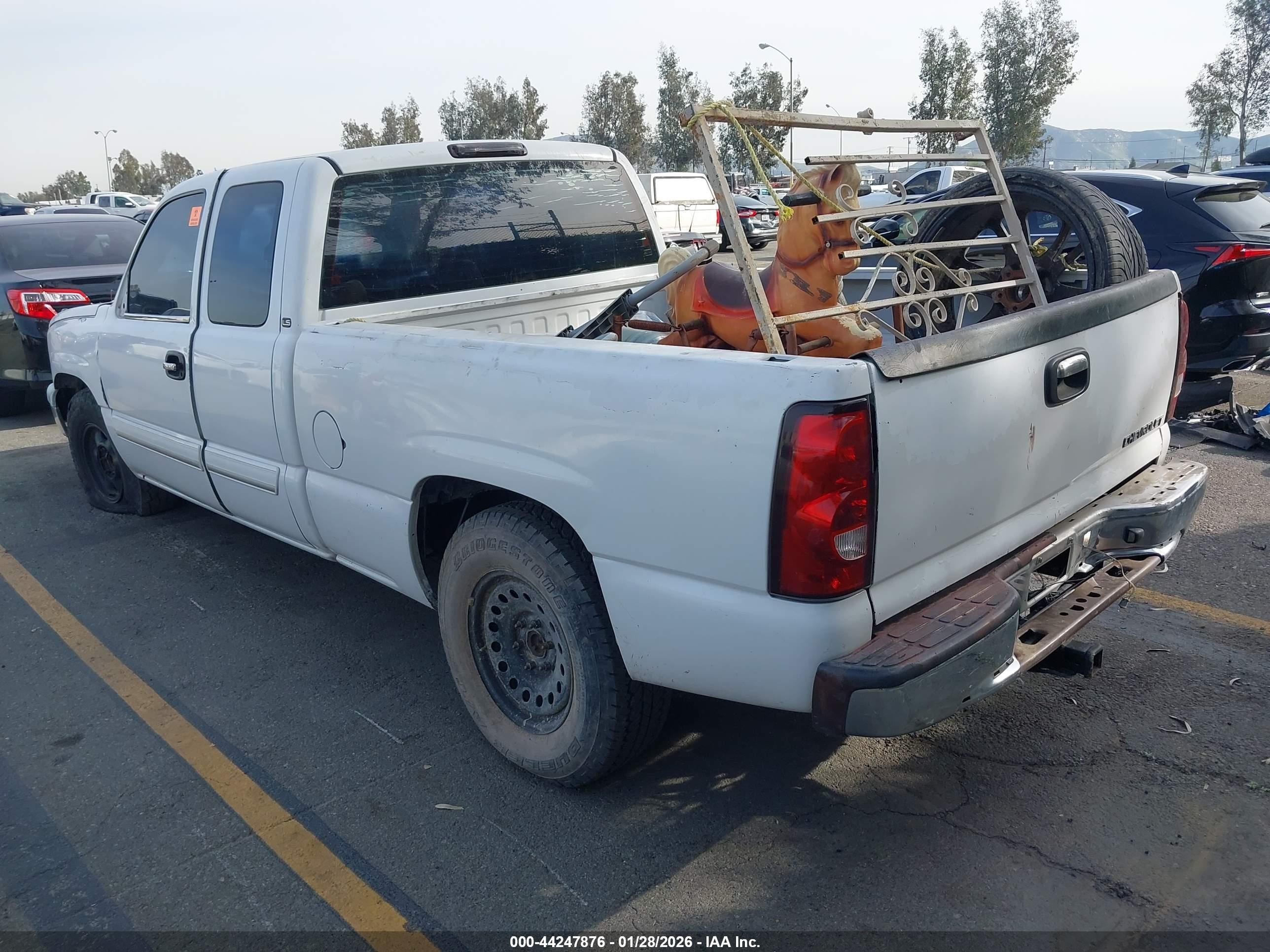 2004 Chevrolet Silverado 1500 Ls Белый vin: 2GCEC19V441105572