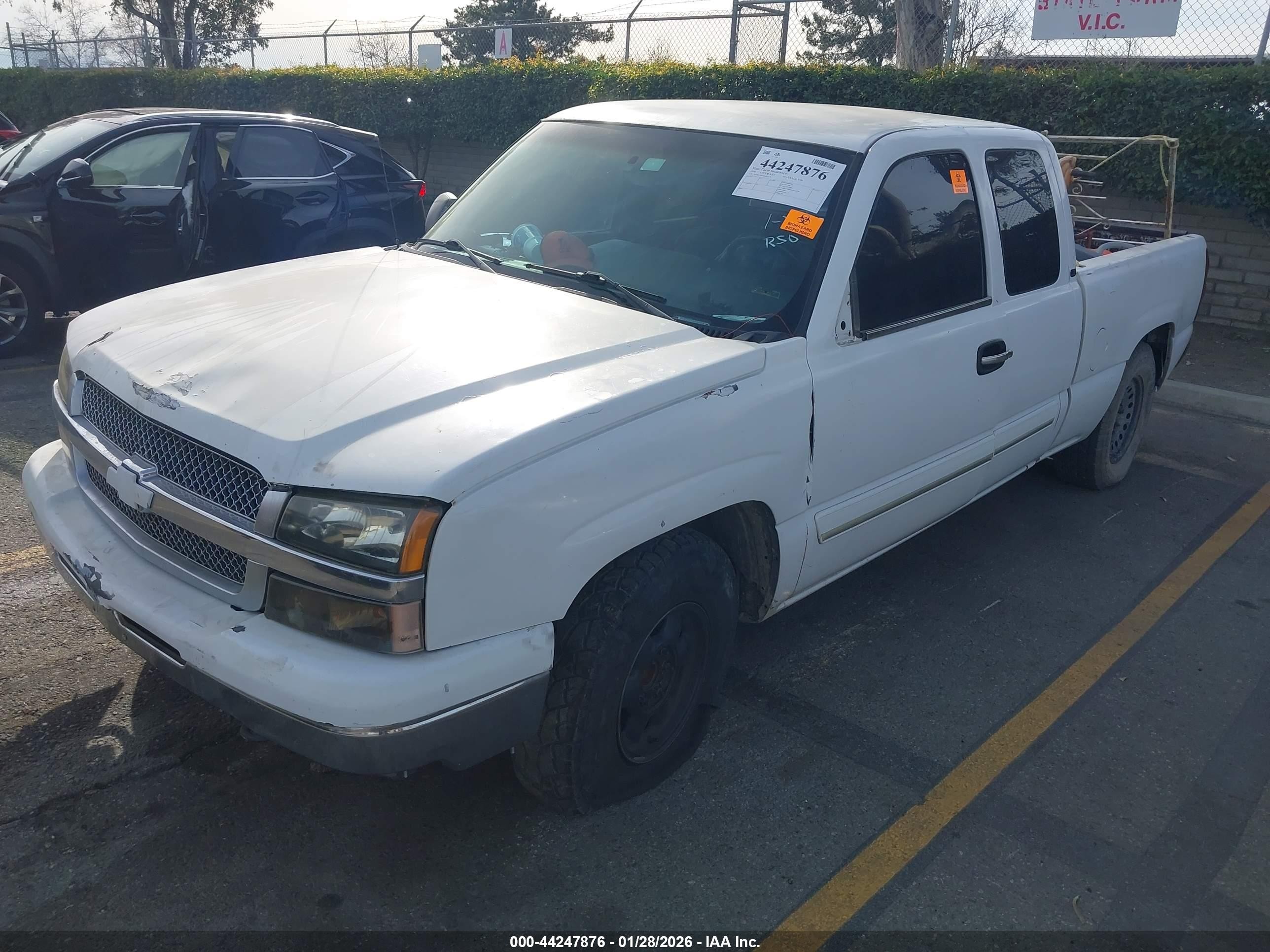 2004 Chevrolet Silverado 1500 Ls Белый vin: 2GCEC19V441105572