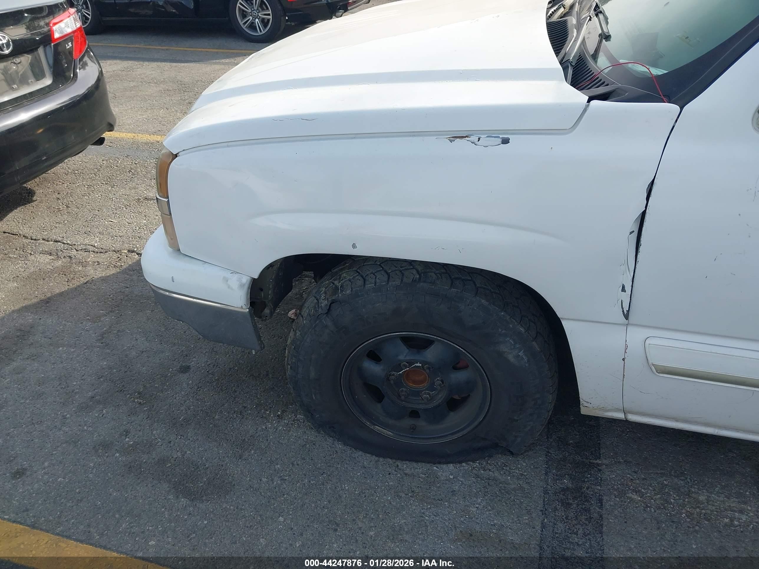 2004 Chevrolet Silverado 1500 Ls Белый vin: 2GCEC19V441105572