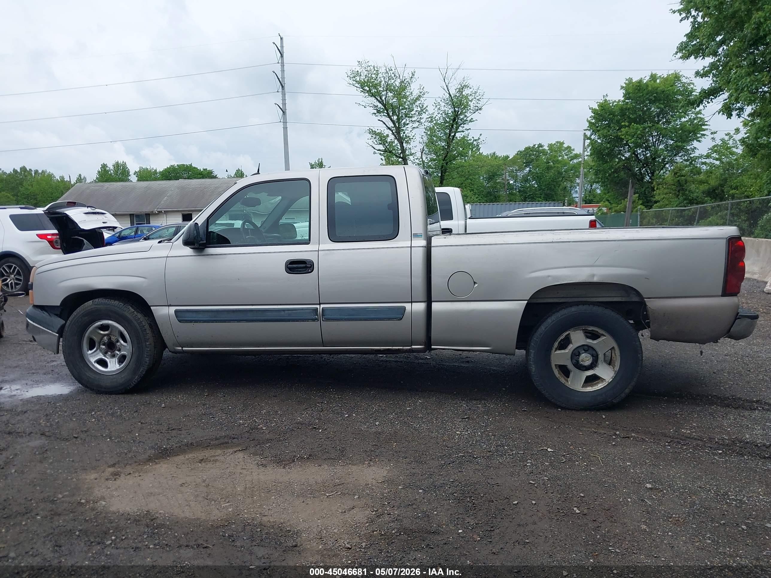 2004 Chevrolet Silverado 1500 Ls Желто-коричневый vin: 2GCEC19V441277813