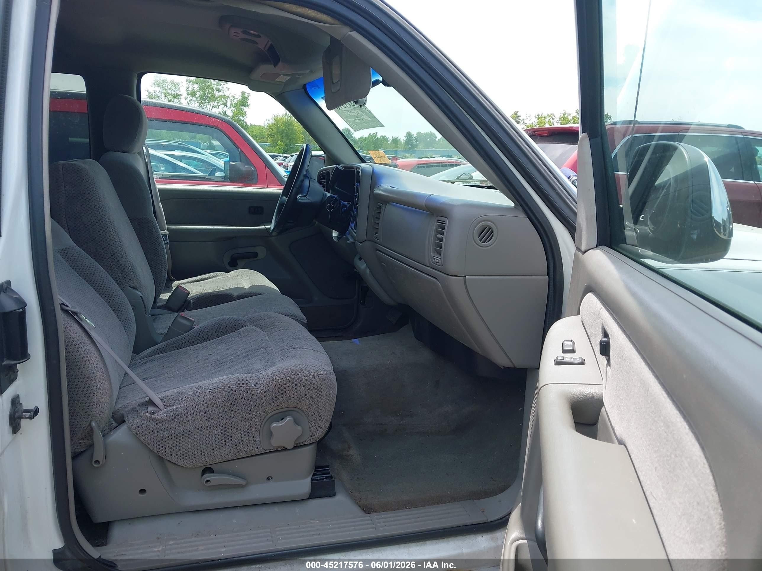 1999 Chevrolet Silverado 1500 Ls Белый vin: 2GCEC19V4X1188361