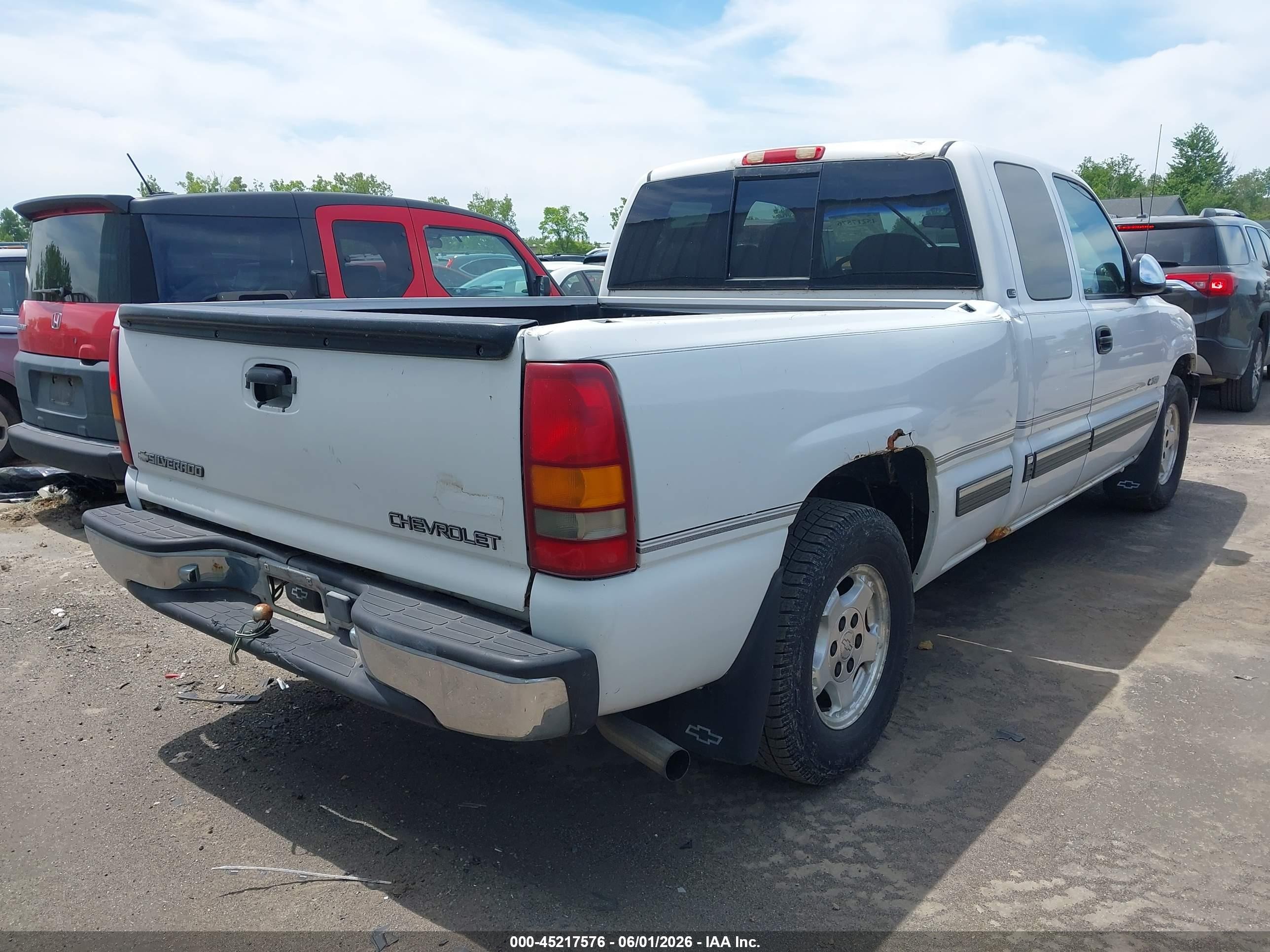 1999 Chevrolet Silverado 1500 Ls Белый vin: 2GCEC19V4X1188361