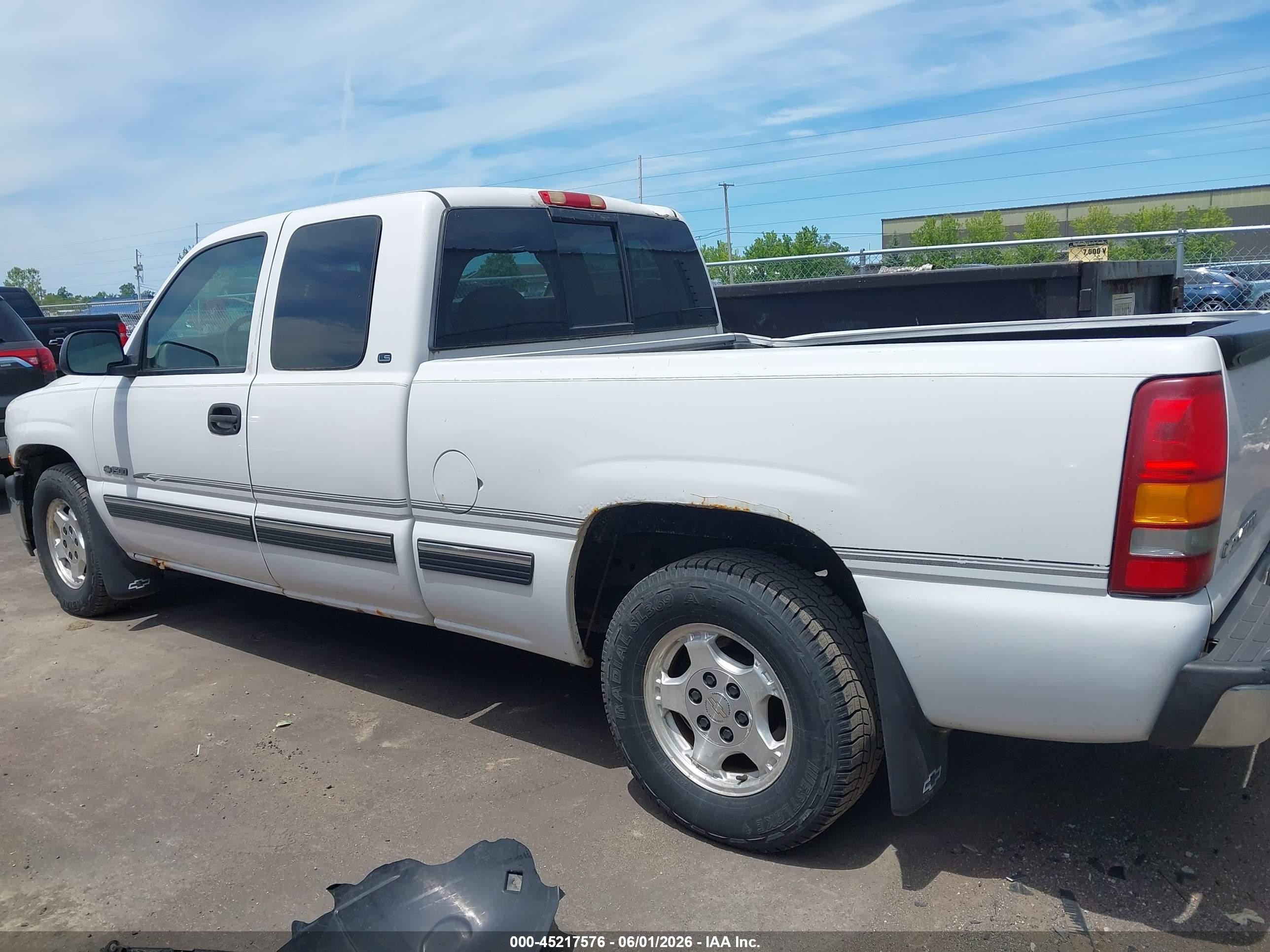 1999 Chevrolet Silverado 1500 Ls Белый vin: 2GCEC19V4X1188361