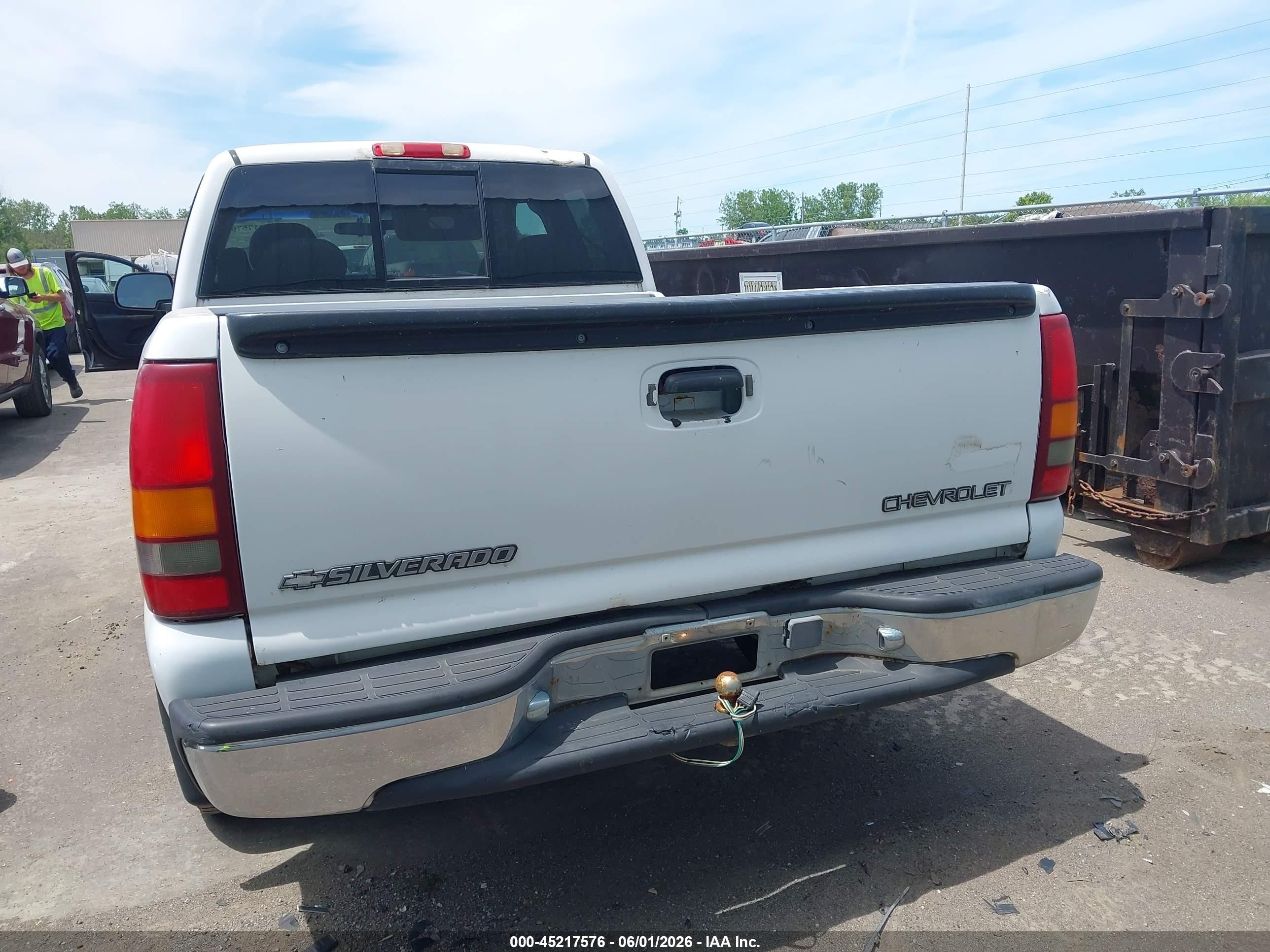 1999 Chevrolet Silverado 1500 Ls Белый vin: 2GCEC19V4X1188361