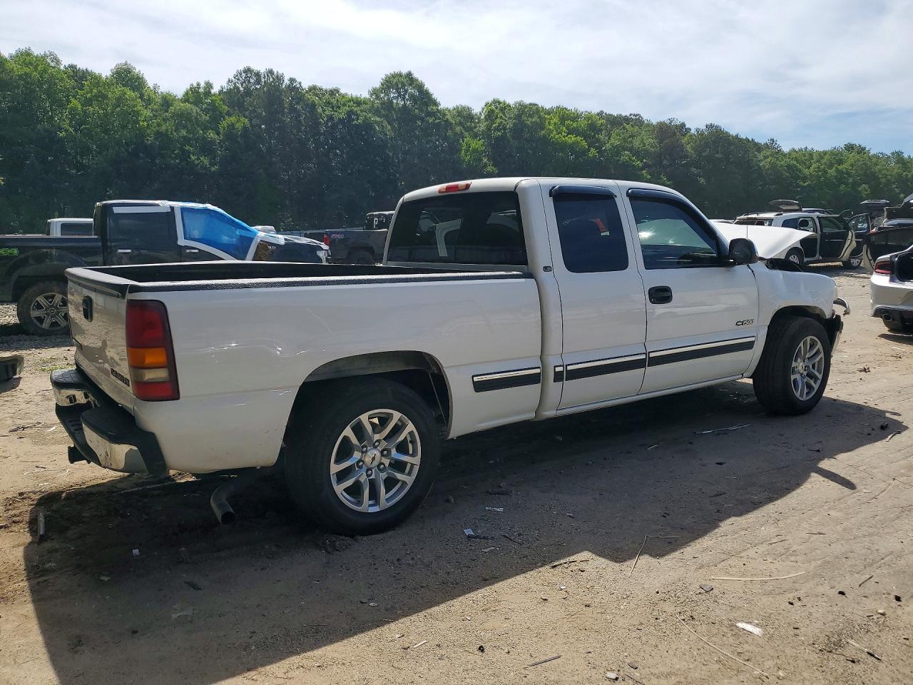 2000 Chevrolet Silverado C1500 White vin: 2GCEC19V4Y1315501