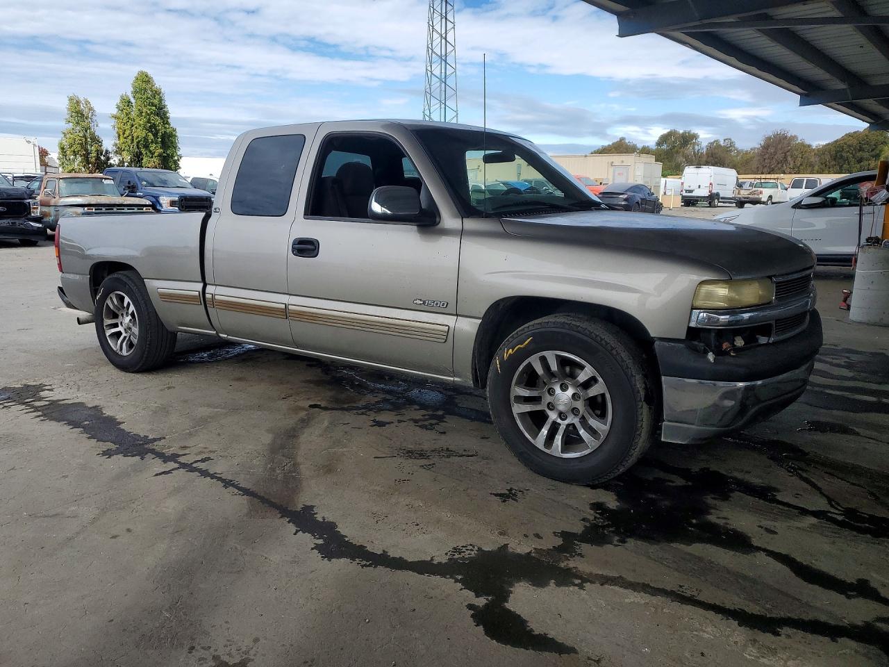 2002 Chevrolet Silverado C1500 Tan vin: 2GCEC19V521198146
