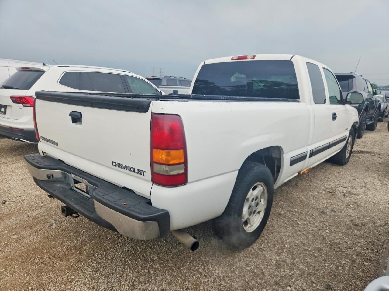 2002 Chevrolet Silverado C1500 White vin: 2GCEC19V521392546