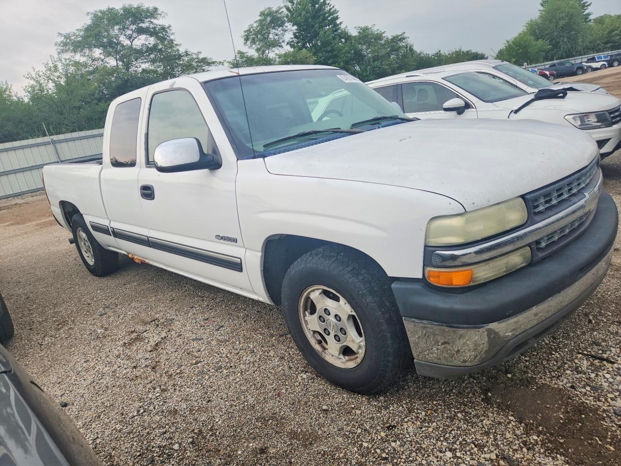 2002 Chevrolet Silverado C1500 White vin: 2GCEC19V521392546