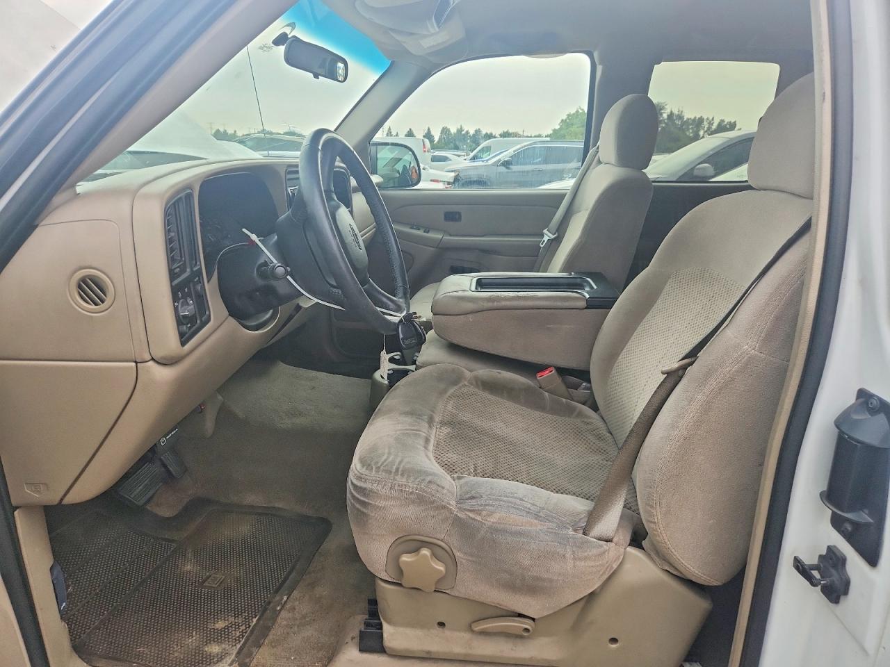 2002 Chevrolet Silverado C1500 White vin: 2GCEC19V521392546