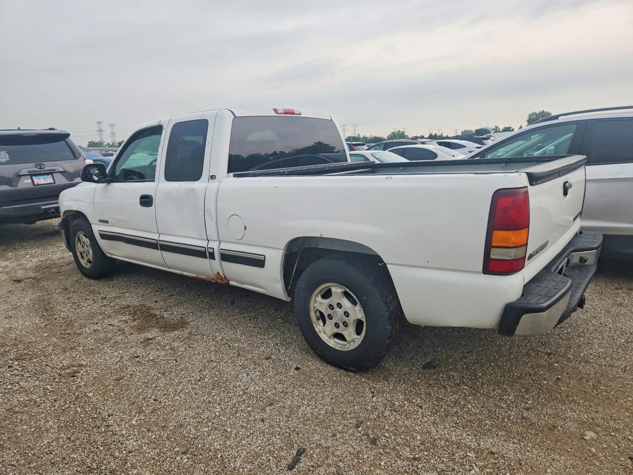 2002 Chevrolet Silverado C1500 White vin: 2GCEC19V521392546