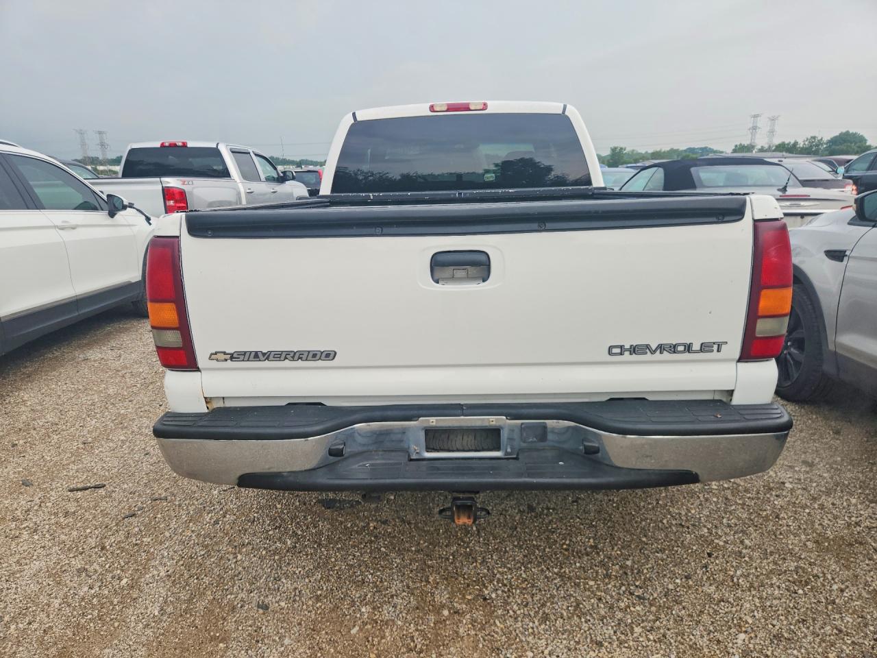 2002 Chevrolet Silverado C1500 White vin: 2GCEC19V521392546