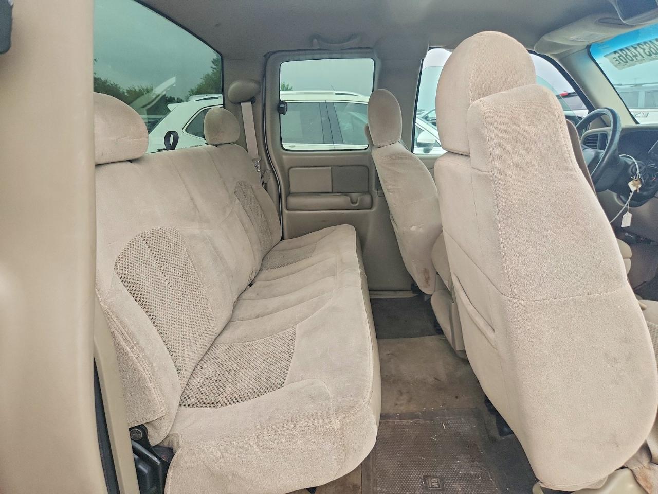 2002 Chevrolet Silverado C1500 White vin: 2GCEC19V521392546