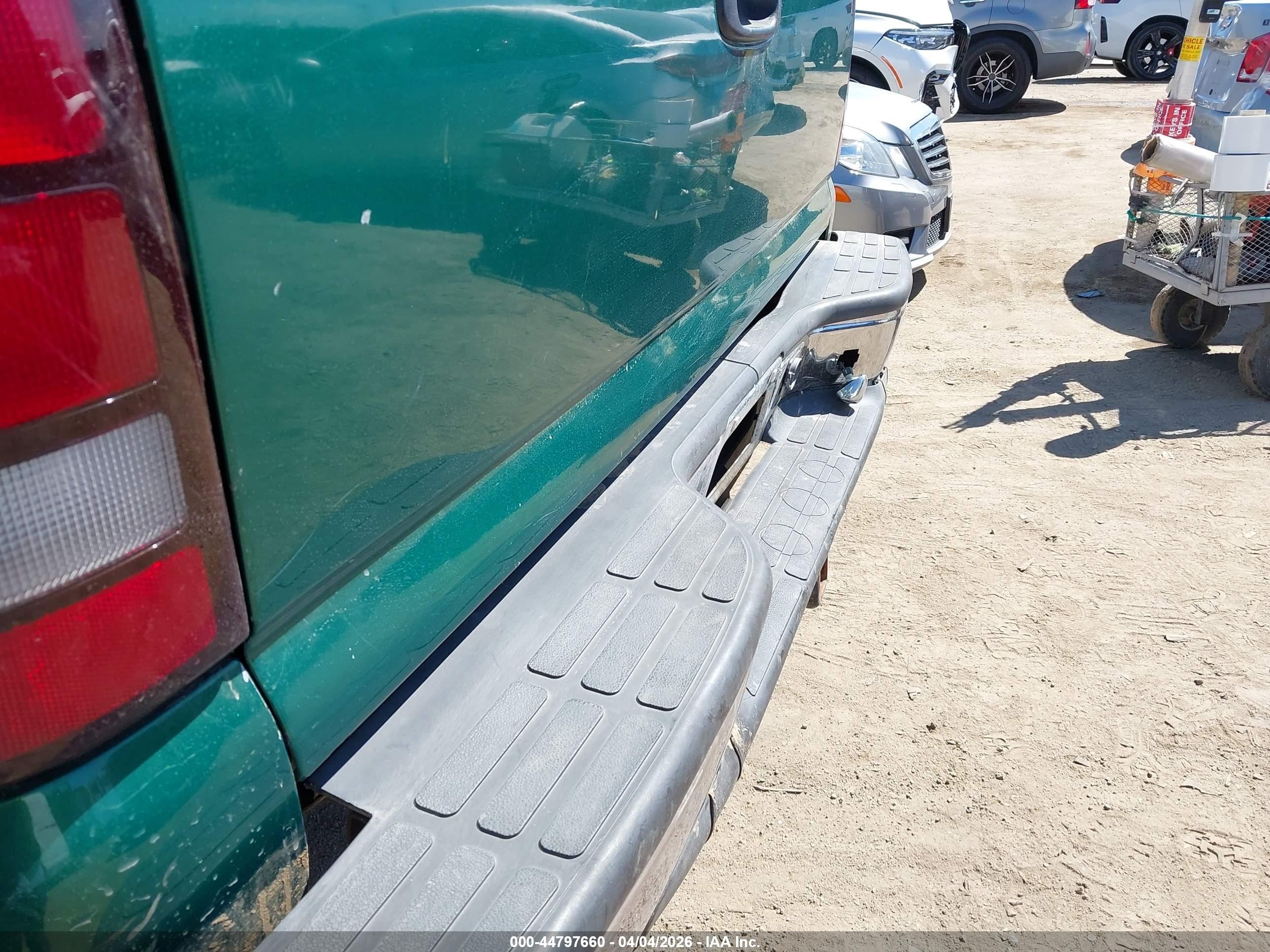 1999 Chevrolet Silverado 1500 Ls Зеленый vin: 2GCEC19V5X1107769