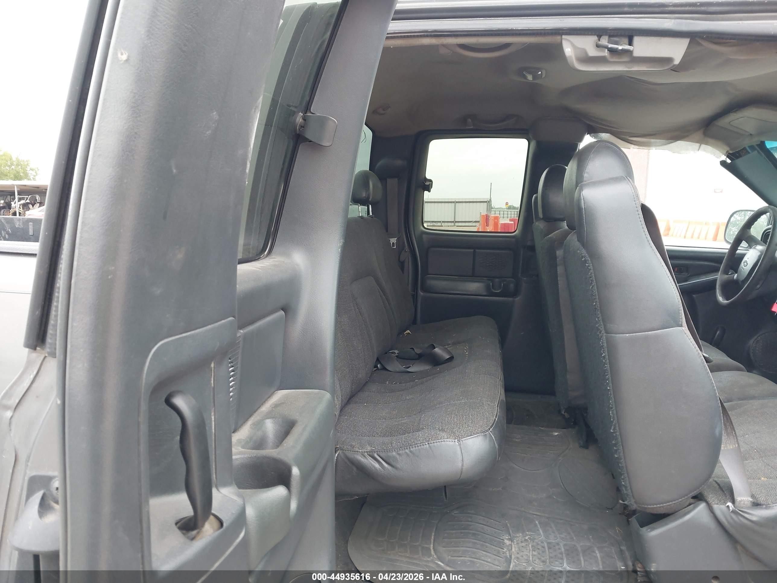 2000 Chevrolet Silverado 1500 Gray vin: 2GCEC19V5Y1366280