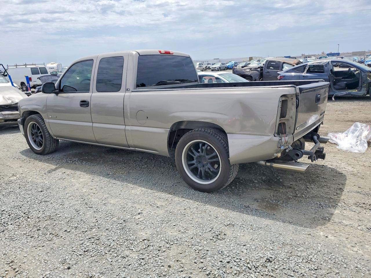 2001 Chevrolet Silverado C1500 Коричневый vin: 2GCEC19V611154011