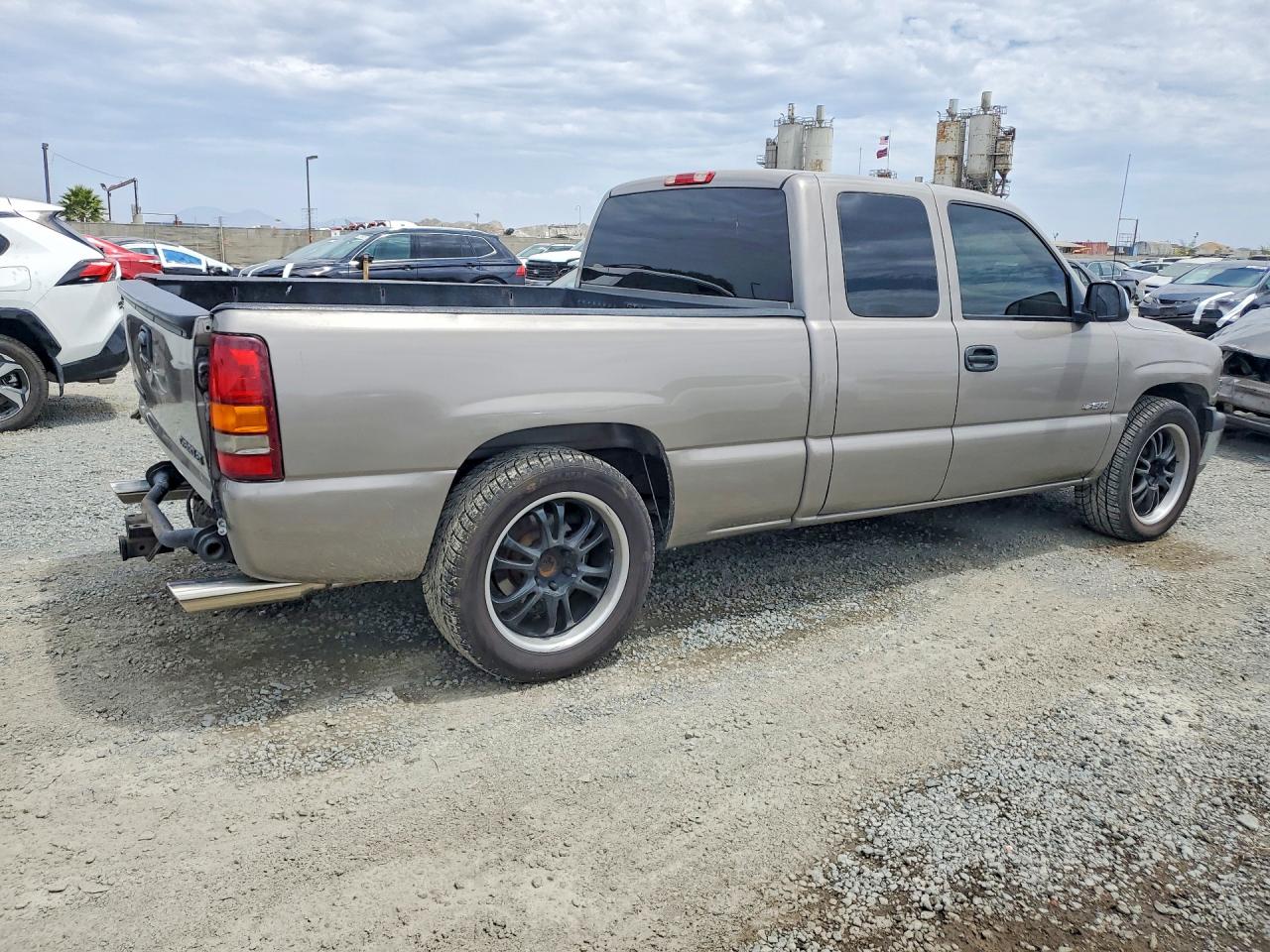 2001 Chevrolet Silverado C1500 Коричневый vin: 2GCEC19V611154011