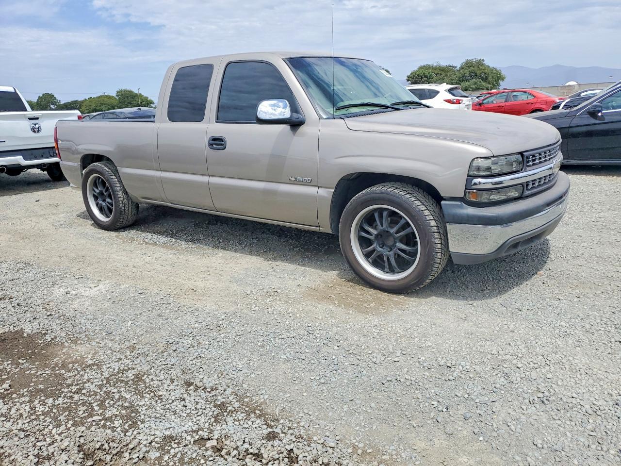 2001 Chevrolet Silverado C1500 Коричневый vin: 2GCEC19V611154011